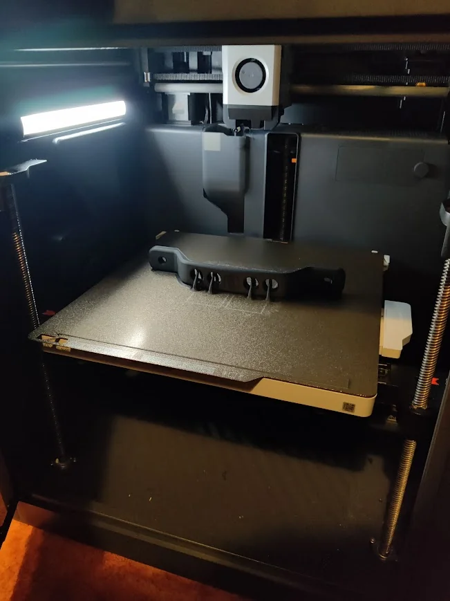 Een 3D-geprint prototype op het bouwplatform van de 3D-printer